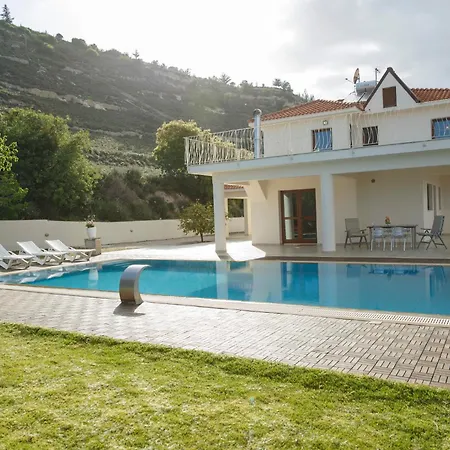 Luimarvenue Willa Lefkara
